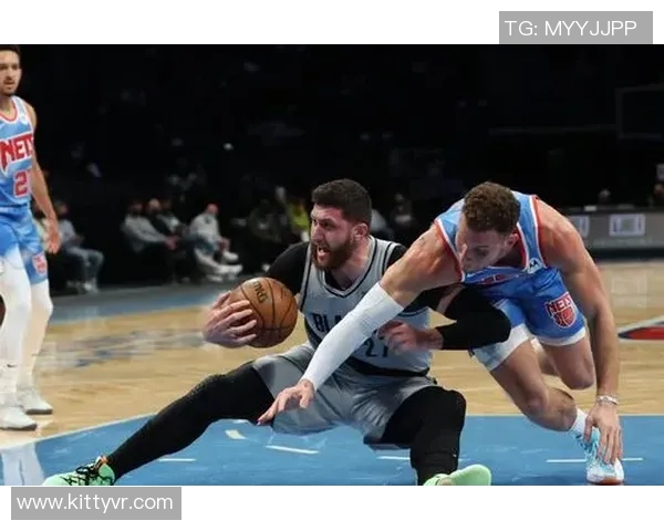 尼奥尔与梅斯的精彩对决结果揭晓赛季走势分析与球员表现点评