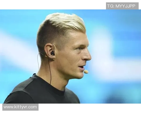 克罗斯：从足球天才到战术大师的辉煌历程与影响力分析