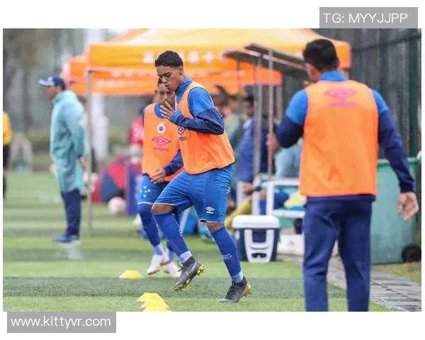 若昂内维斯的足球之路与未来发展展望分析